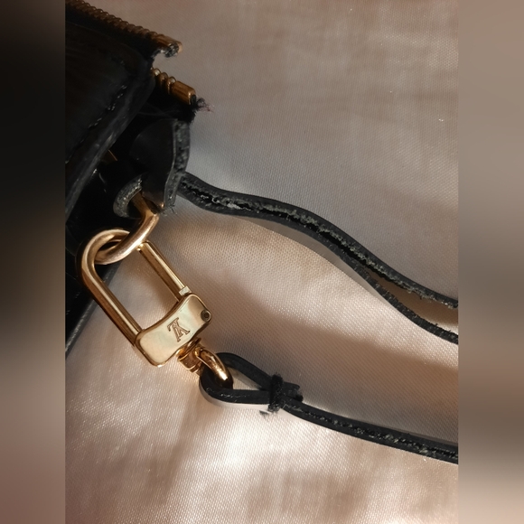 LOUIS VUITTON Epi Leather Pochette Accessoires Black - Picture 14 of 16